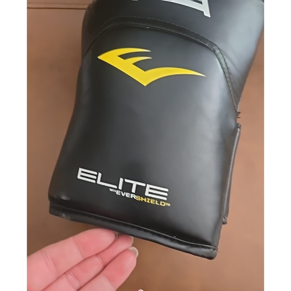 Everlast Black Elite Prostyle Training Boxing Glove 14oz - Right Hand Glove Only - Picture 2 of 5